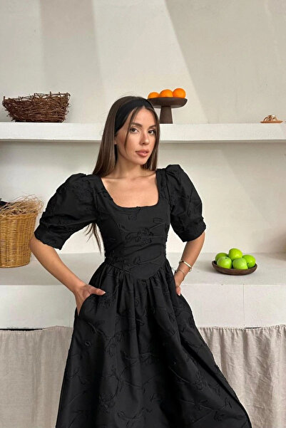 GENCULUS Black Balloon Sleeve Embroidered Dress