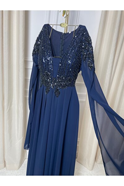 MASHN Royal navy evening dress with elegant feminine sleeves