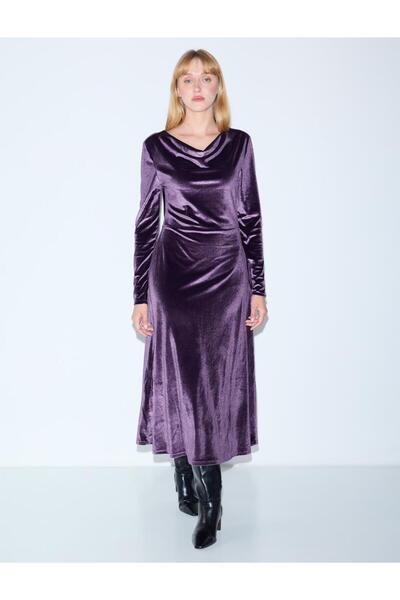Jimmy Key Rochie lungă din catifea din material subțire cu mâneci lungi și decolteu în formă de prune