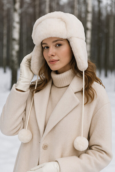 keisy Women's Hat with Headphones and Fur Pom-Pom (Cream)