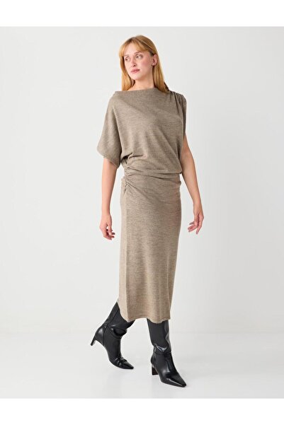 Jimmy Key Μπεζ μελανζέ φόρεμα μίντι πλεκτό με λαιμόκοψη και κορδόνια που δεν αντικαταστάθηκε