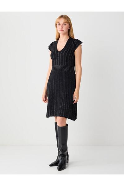 Jimmy Key Μαύρο αμάνικο πλεκτό φόρεμα με σχέδιο με λαιμόκοψη σε σχήμα V
