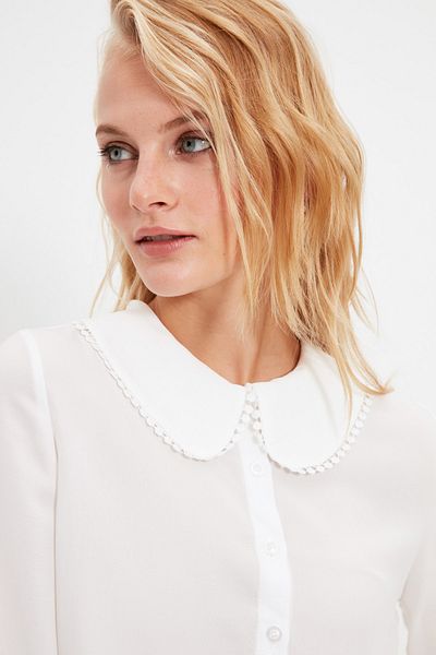 Trendyol Collection Cămașă albă țesută cu pompon cu guler bebeluș - TWOAW21GO0717