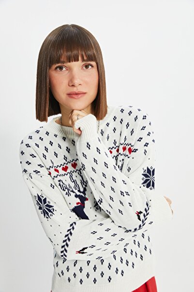 Trendyol Collection Pullover - Ecru - Figurbetont