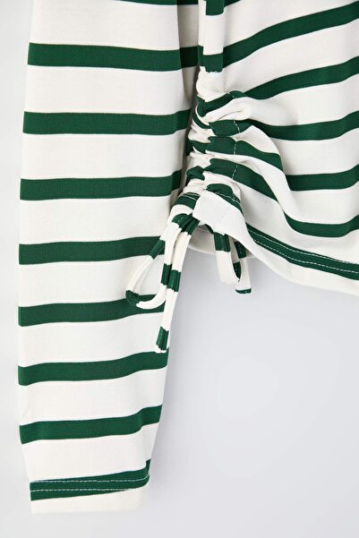 Trendyol Curve Πράσινη μπλούζα με λαιμόκοψη με ριγέ λεπτομέρεια με κορδόνι περίσφιξης, πλεκτή μπλούζα μεγάλου μεγέθους TBBAW26AF00110