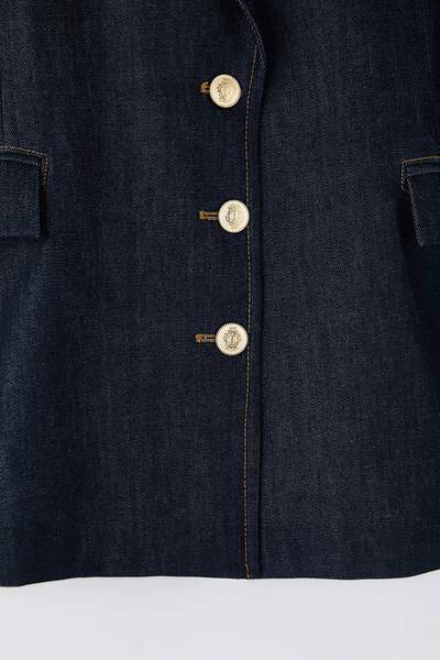 Trendyol Curve Лімітована серія Темно-синій блейзер з деталями на кишенях, що облягає талію Джинсовий піджак TBBAW26AG00042