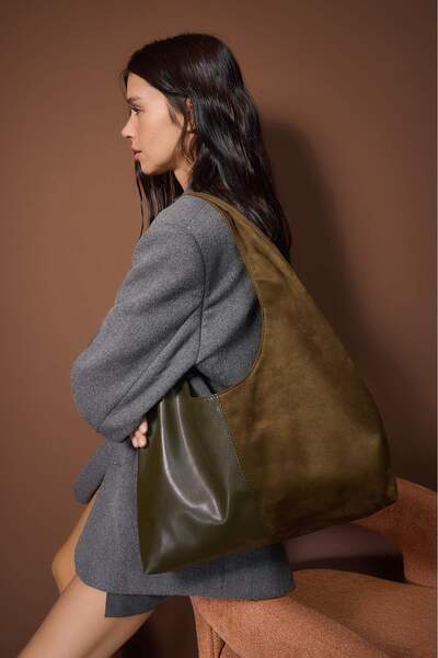 TRENDYOL SHOES Khakifarbene ovale Damen-Midi-Umhängetasche mit Kontrastfarben TAKAW26OC00084