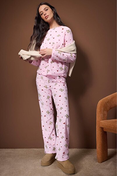 Trendyol Collection Pink Teddy Bear and Heart Pattern Winter Fleece Knitted Pajamas Set Thmaw26Pt00150