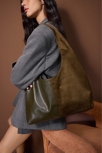 TRENDYOL SHOES Khakifarbene ovale Damen-Midi-Umhängetasche mit Kontrastfarben TAKAW26OC00084