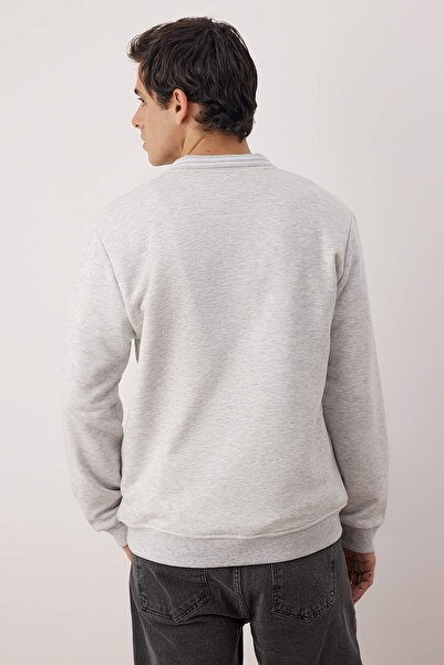 Trendyol Collection Сиво меланж редовно/нормално поло с висока яка плетена блуза TMNAW26SW00055