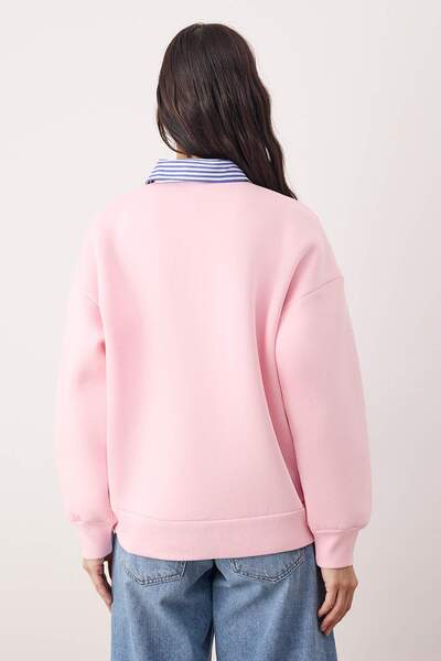Trendyol Collection Pink Woven Garni Detailed Oversize Fit Polo Neck Thick Fleece Knitted Sweatshirt Twoaw26Sw00116