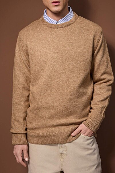 Trendyol Collection Beige Relaxed Crew Neck Sweater Tmnaw26Kz00012