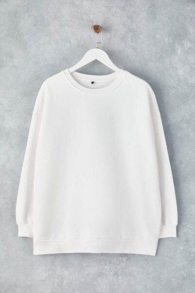 Trendyol Curve Weißes Oversize/Bol Kesim Basic Sweatshirt mit Rundhalsausschnitt, dick/Innen fleece gefüttert, gestrickt, TBBAW25AO00008