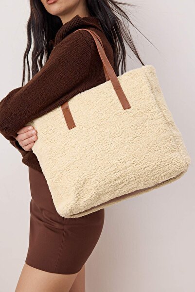 TRENDYOL SHOES Cream Plush Maxi Large Tote Women's Shoulder Bag Takaw26Oc00058