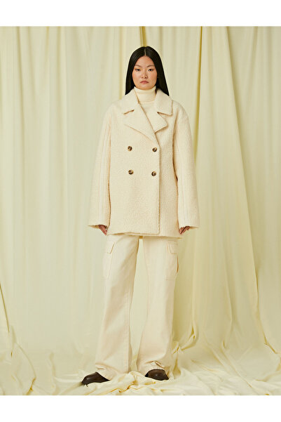 Koton Kurzer zweireihiger Plüschmantel mit Taschen