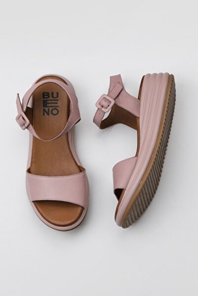 Bueno Shoes صندل نسائي بكعب عريض من الجلد من Dusty Rose 01wy5700