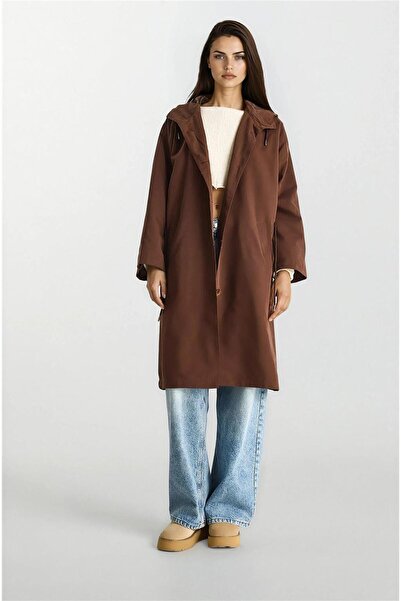 WeShaya Acı Kahve Kapüşonlu Astarlı Cep Detaylı Orta Boy Trençkot