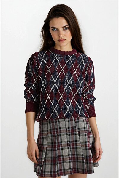 WeShaya سترة بأكمام طويلة وياقة دائرية بنمط البقلاوة باللونين الأحمر الداكن والرمادي