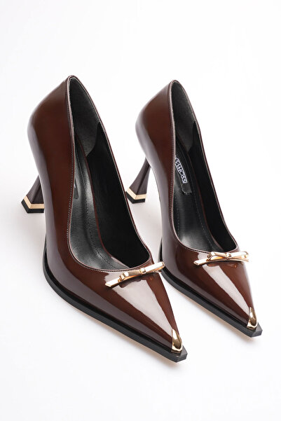 AleWomen Luana, piele lacuită maro, cu cataramă aurie, cu vârf ascuțit, cu to...