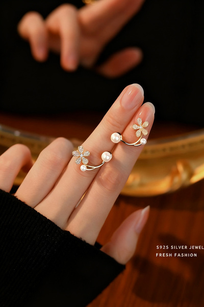 Shylyn 925 Gümüş İğneli İnci Detay Zirkon Taşlı Altın Kaplama Çelik Yonca Küpe