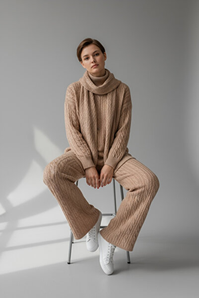 NEWCO Σετ παντελόνι με λεπτομέρεια casual κομμένου κασκόλ και μακρυμάνικο πλεκτό με κομψή και άνετη σχεδίαση που είναι εξαιρετική