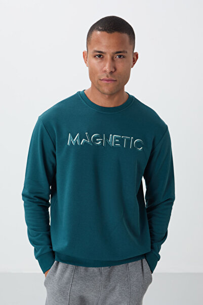 TOMMY LIFE Ανδρικό φούτερ με σμαραγδένιο κέντημα με λαιμόκοψη σε άνετη μορφή ...