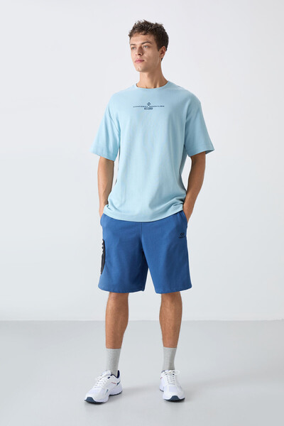 TOMMY LIFE Ανδρικό μπλουζάκι από γαλάζιο βαμβακερό χοντρό μαλακό ανάγλυφο με στάμπα μεγάλου μεγέθους - 88321