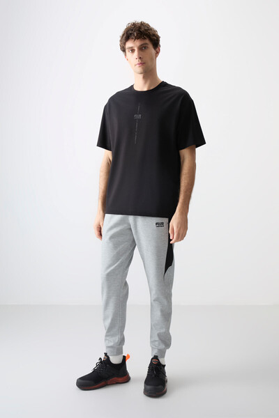 AIR JONES Μαύρο βαμβακερό ανδρικό μπλουζάκι με μαλακή υφή και με στάμπα σε μεγάλο μέγεθος - 88373