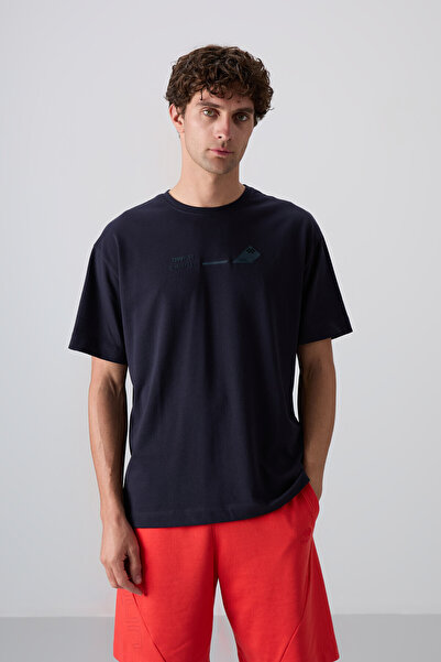 TOMMY LIFE Ανδρικό μπλουζάκι με εμπριμέ μπλουζάκι από βαμβακερό χοντρό μαλακό...