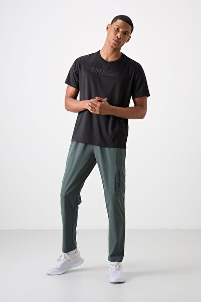 TOMMY LIFE Μαύρο αναπνεύσιμο ανδρικό μπλουζάκι με λεπτή ελαστική τυπική εφαρμογή - 88385