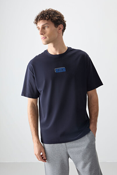 AIR JONES تي شيرت رجالي مطبوع كبير الحجم من القطن باللون الأزرق الداكن - 88376