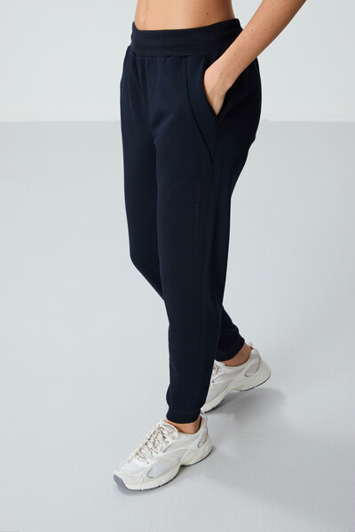 TOMMY LIFE Γυναικείο παντελόνι φούτερ Navy Blue Compact βαμβακερό χοντρό και απαλό με τυπική εφαρμογή - 94660