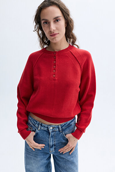 Mudo Loose Fit Buttoned Cropped Sweatshirt with Cropped Neckline