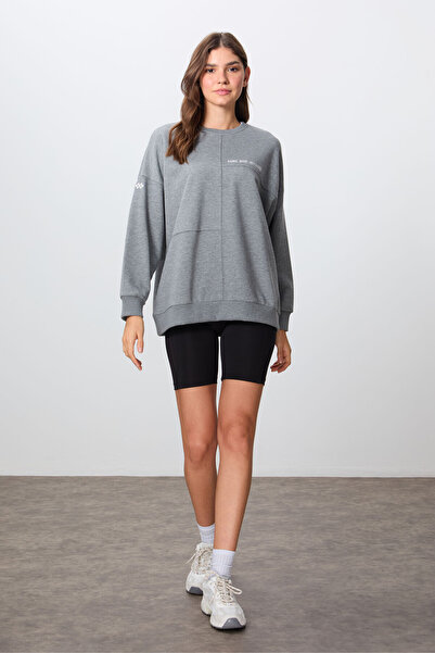 TOMMY LIFE Gri Melanj Kompakt Pamuklu Kalın Pürüzsüz Dokulu O Yaka Oversize F...