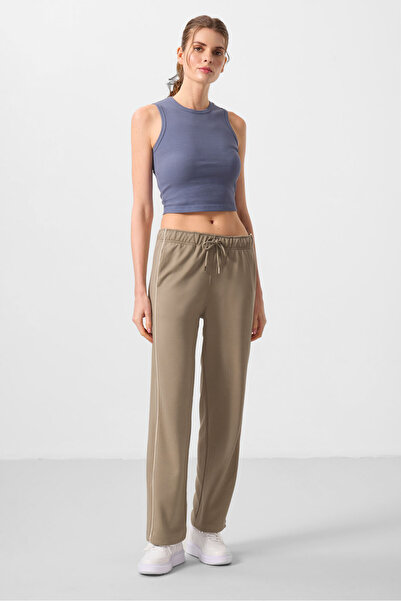 TOMMY LIFE بنطلون بالازو نسائي ذو ملمس ناعم باللون البيج الداكن مع تفاصيل لوحة جانبية واسعة الساق - 94669