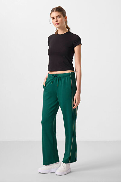 TOMMY LIFE بنطلون بالازو نسائي ذو ملمس ناعم أخضر اللون مع تفاصيل لوحة جانبية ...