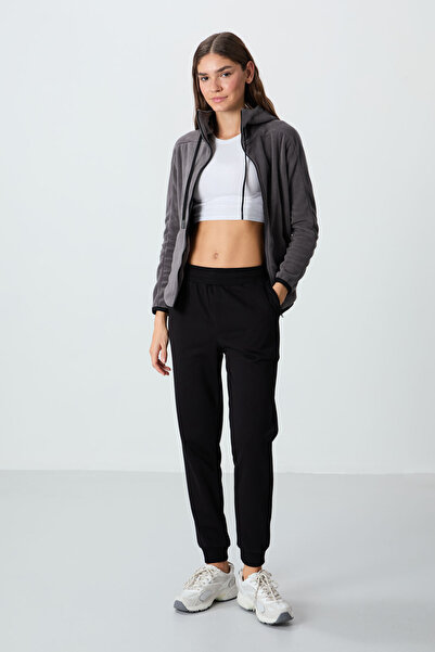 TOMMY LIFE Černé kompaktní bavlněné tepláky s hladkou texturou Standard Fit -...