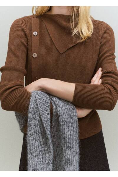 MANGO Woman Düğmeli asimetrik yaka kazak