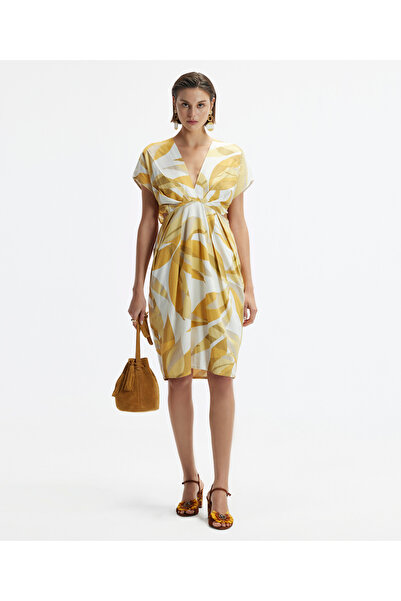 Yargıcı V Yaka Kısa Kollu Beli Dekolte Kısa Elbise