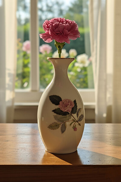 Wedgewood Bone China Hathaway Rose Antique Porcelain Vase, Flawless 12.5 cm