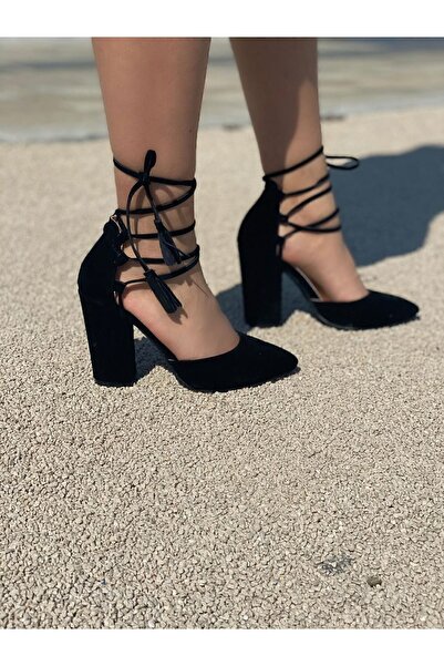 salto ayakkabı Nové černé semišové boty na podpatku s výpletem