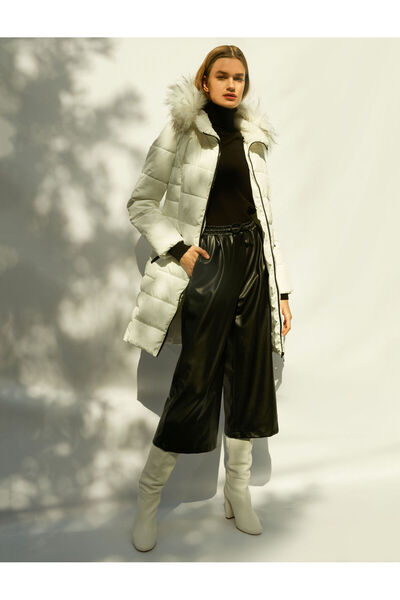 Koton με κουκούλα Παλτό με καπιτονέ επένδυση με λεπτομέρεια από ψεύτικη γούνα