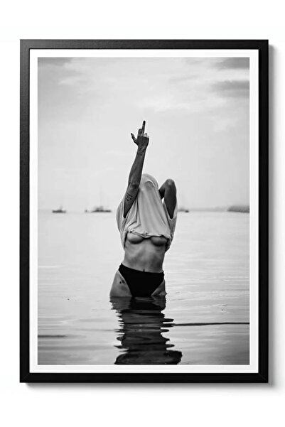 Taranist Kağıt Poster Femme Fetale Denizde Orta Parmak