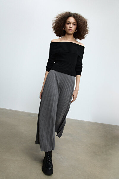 Stradivarius Pleated midi skirt