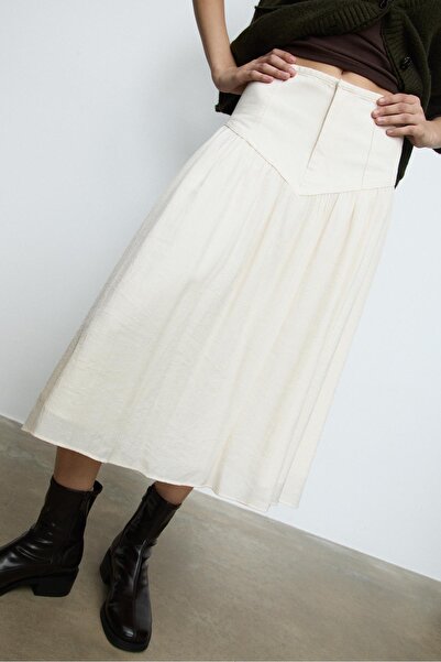 Stradivarius Loose-fitting contrast midi skirt