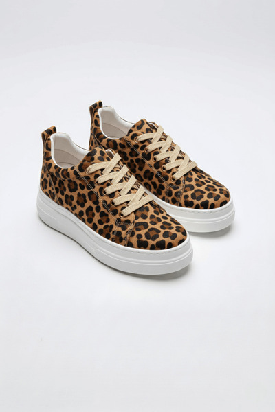 Zerenyus حذاء رياضي نسائي من Alexis Premium بكعب مخفي 8 سم باللون الأبيض الفهد