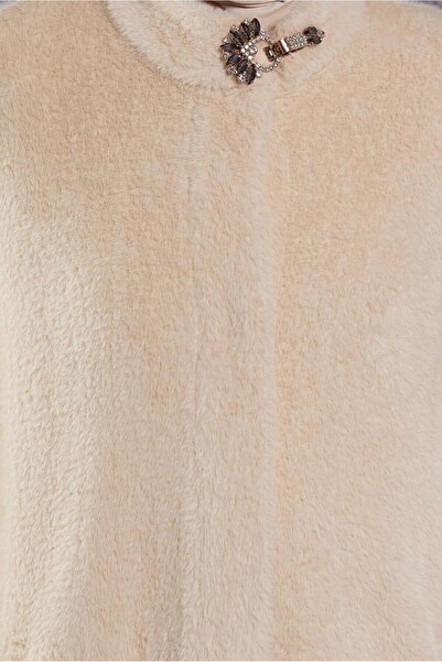 Alvina Broshe Detaillied Close 45160