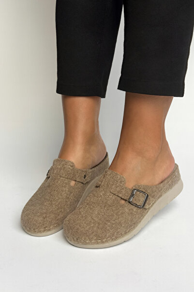 Jasmine Χειμερινές παντόφλες εσωτερικού χώρου unusex με ανοιχτό καφέ ύφασμα από τσόχα, πλαϊνή πόρπη, άνετες, ορθοπεδικές, ραμμένες