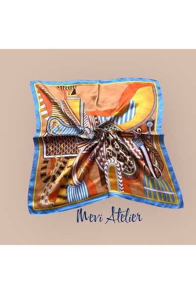 Mevi Atelier وشاح منقوش باللون البرتقالي 70 × 70