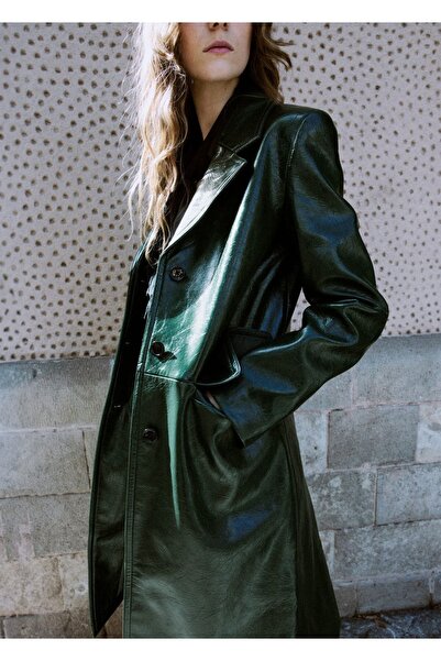 MANGO Woman Uzun deri efektli kaban